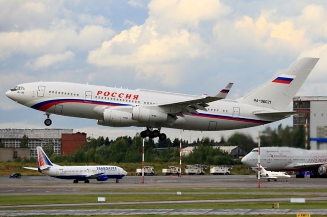 Chuyên cơ IL-96-300PU số hiệu RA-96021 cất cánh. (Ảnh: Mikhail Grigoryev)