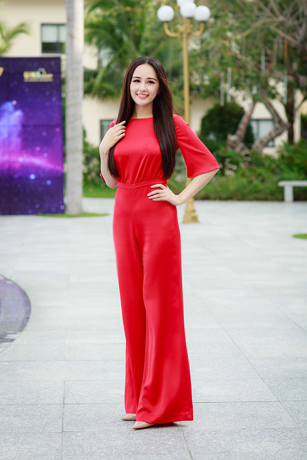 Hoa hậu Mai Phương Thúy tại Nha Trang sáng 3/1/2018.