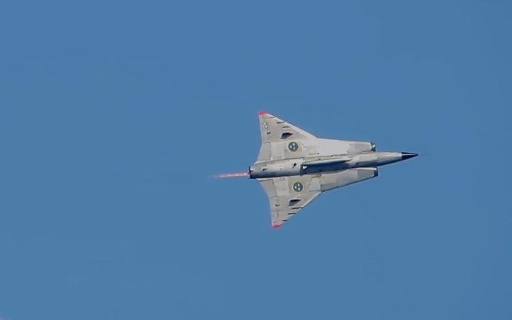 Cụ thể, Saab 35 Draken có thể mang theo rocket Bofors M70, tên lửa không đối không Rb24, Rb27 và Rb28 cùng các loại bom thông thường./.