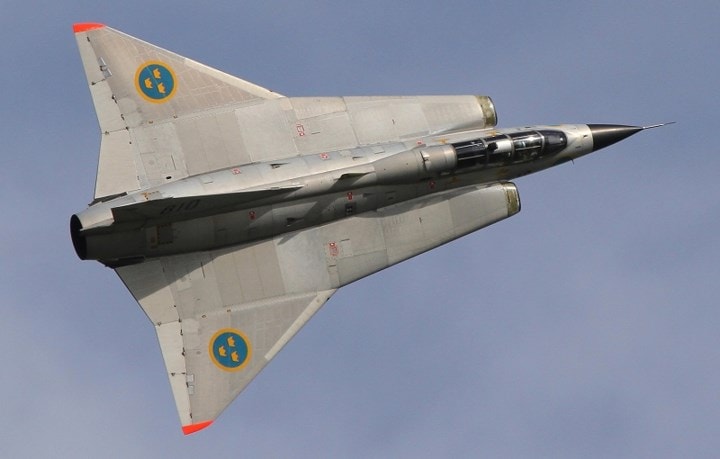 Hệ thống radar trên Saab 35 Draken hết sức tối tân như radar điện tử Thompson-CSF Cyrano tích hợp cùng hệ thống kiểm soát súng S6 và hệ thống lái tự động Lear-14.