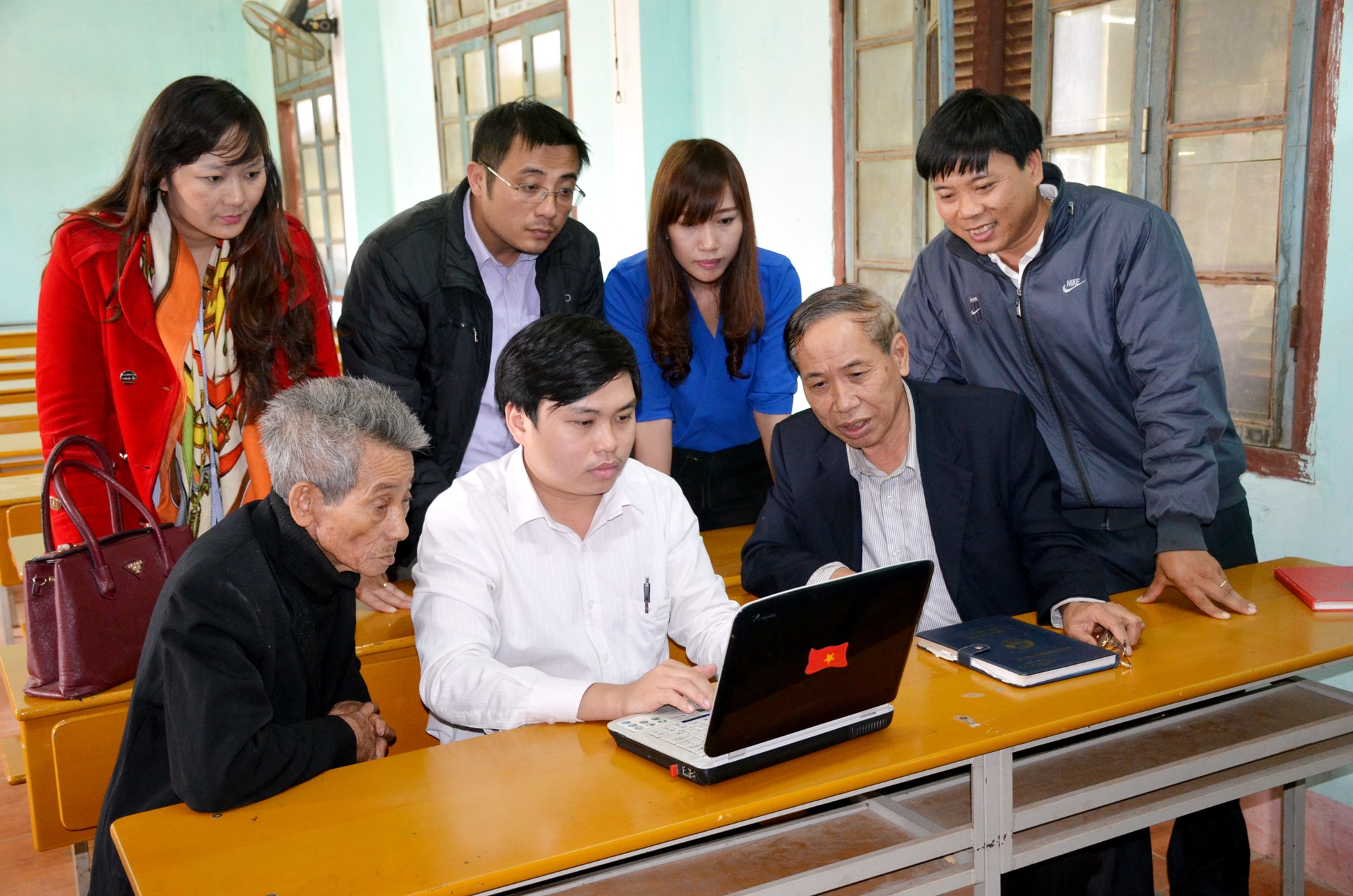 Tập huấn nghiệp vụ báo điện tử cho CTV thị xã Thái Hòa. Ảnh: Nguyên Sơn