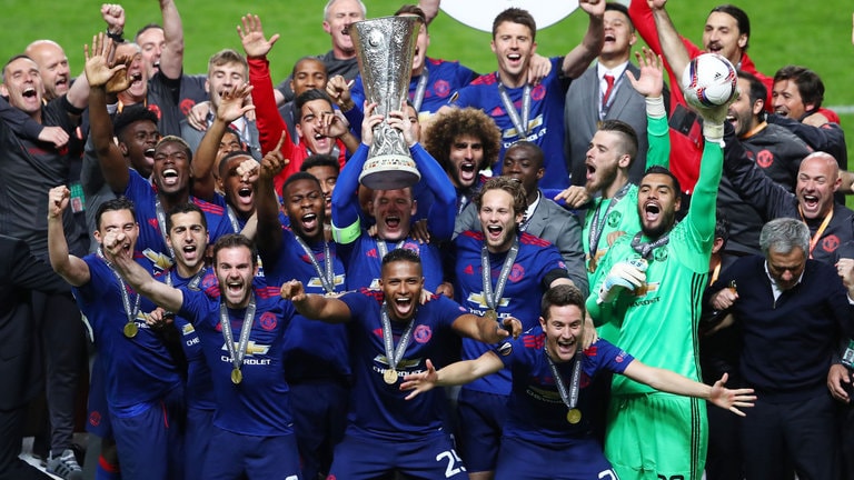 Chức vô địch của Man Utd tại Europa League năm ngoái là sự gợi ý cho HLV Wenger. Ảnh: Internet