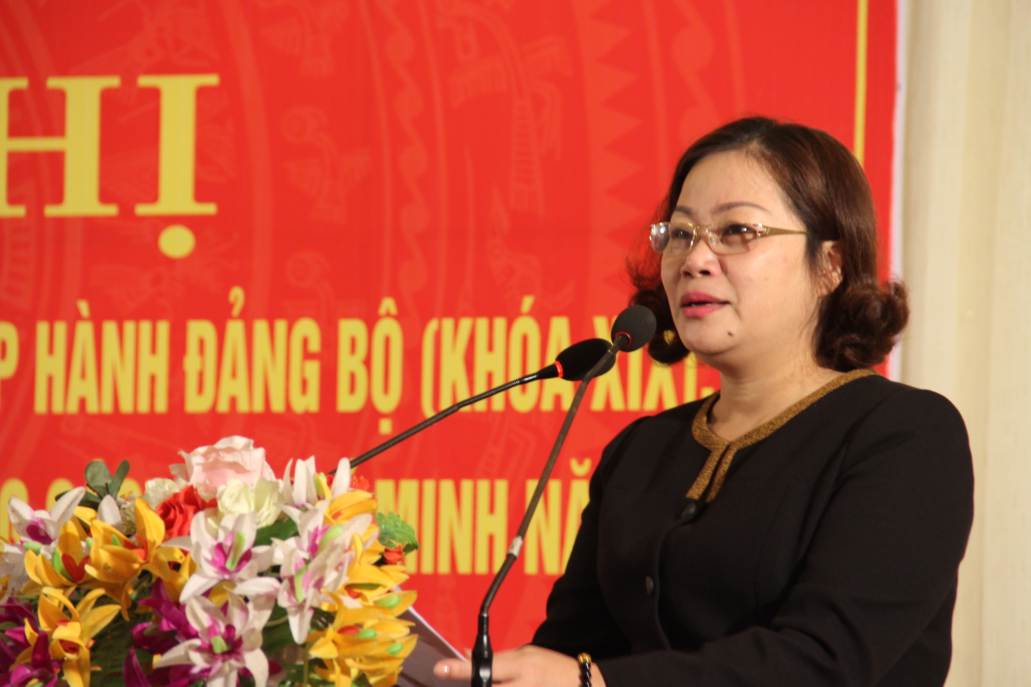 Đồng chí Nguyễn Thị Thu Hường - Ủy viên Ban thường vụ Tỉnh ủy, Bí thư Đảng ủy Khối CCQ tỉnh phát biểu chỉ đạo tại hội nghị. Ảnh: Hoài Thu