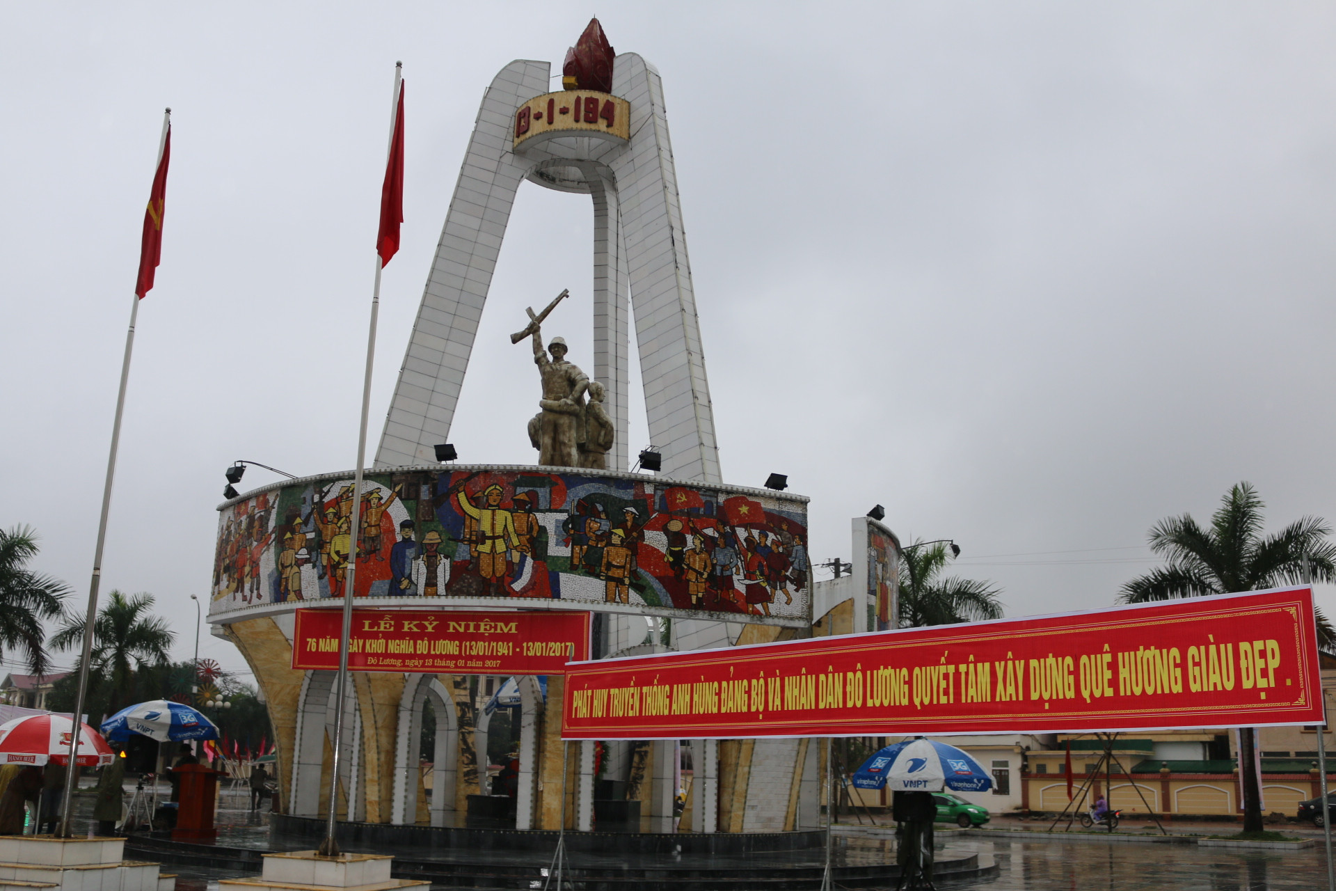 ượng đài binh biến Đô Lương nằm ngay trung tâm Thị trấn Đô Lương - là biểu tượng cách mạng - nơi giáo dục truyền thống yêu nước cho thế hệ trẻ. Ảnh: Hưu Hoàn