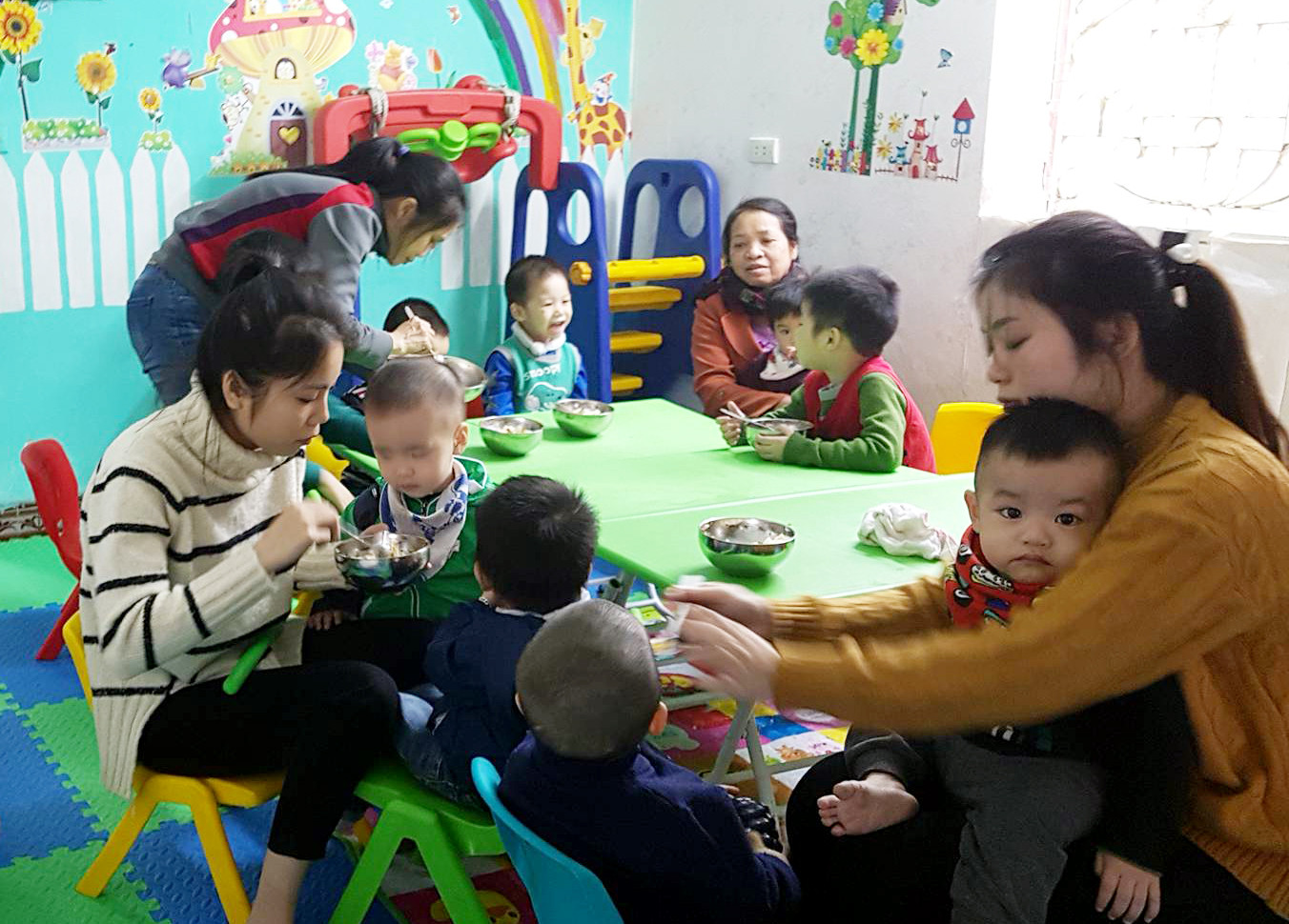 Một cơ sở mầm non tư thục tại phường Lê Lợi (TP. VinH) không đảm bảo điều kiện về diện tích cho trẻ. Ảnh: Thanh Nga
