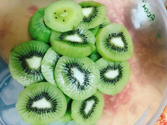 kiwi gọt vỏ