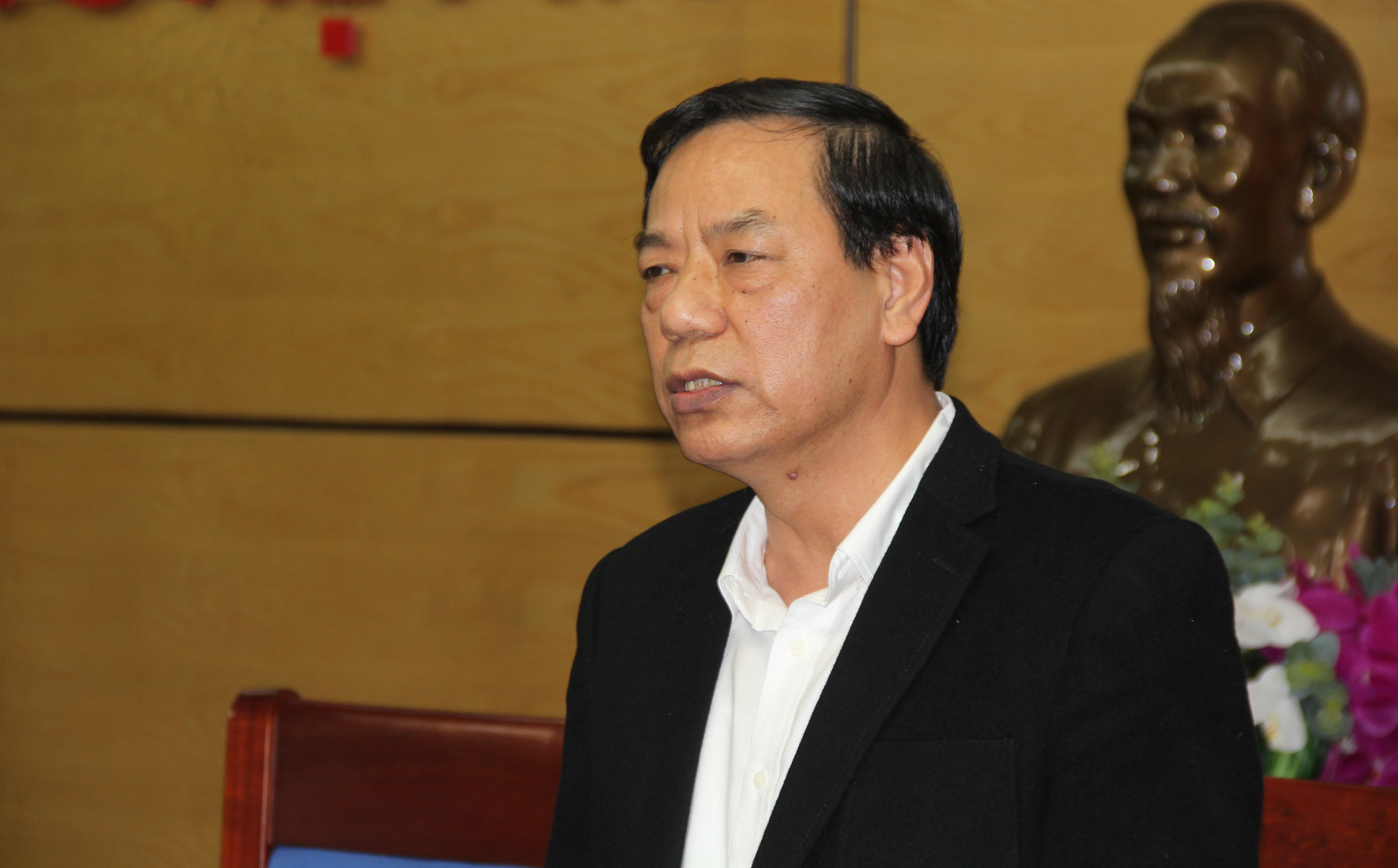 Ông Nguyễn Hồng Kỳ cho rằng, việc TP Vinh không xử phạt xe đỗ vỉa hè là trái luật. Ảnh: Tiến Hùng
