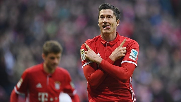 8. Robert Lewandowski (Bayern) 15 bàn thắng - 30 điểm.
