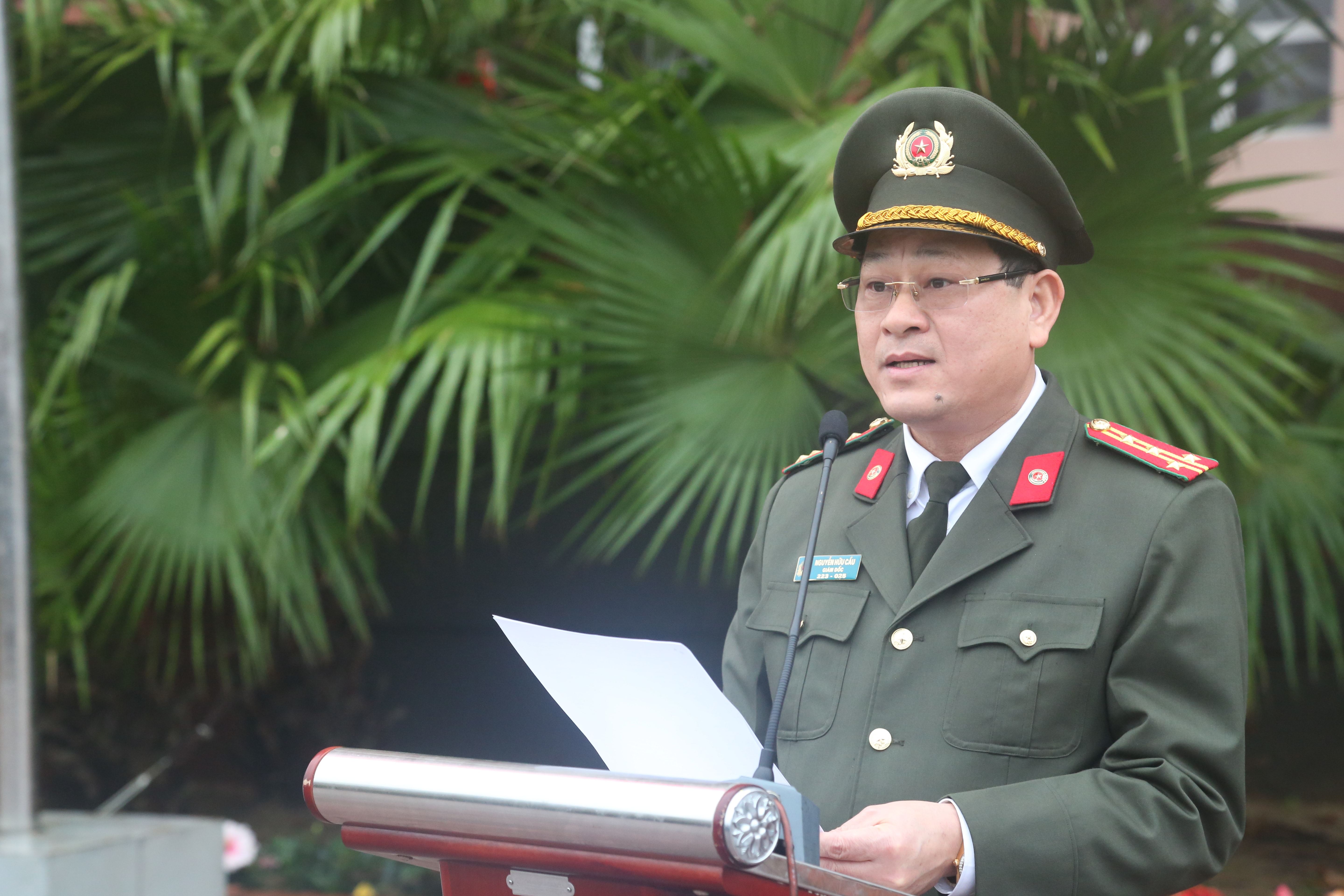 Đại tá Nguyễn Hữu Cầu - Giám đốc Công an tỉnh Nghệ An phát động phong trào “Tết Vì người nghèo” năm 2018. Ảnh Minh Tâm