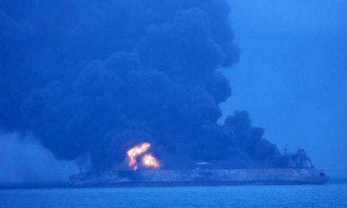 Tàu Sanchi bốc cháy ngoài khơi Trung Quốc. Ảnh: AFP.