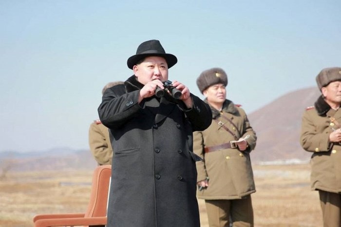 6. Ngày 4/7:  Nhân Quốc khánh Mỹ, ông Kim Jong-un cảnh báo: “Những người Mỹ xấu xa sẽ không vui khi món quà này được gửi vào lễ kỷ niệm 4/7… (Chúng ta) sẽ thường xuyên gửi những gói quà lớn và nhỏ tới người Mỹ”. Trước đó ngày 3/7, Triều Tiên đã phóng tên lửa đạn đạo liên lục địa Hwasong-14 và tuyên bố tên lửa này có thể tấn công bất kỳ mục tiêu nào trên thế giới. “Món quà” mà ông Kim Jong-un nhắc tới là những vụ phóng tên lửa như vậy.