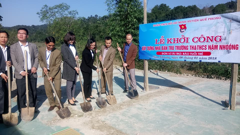 Lễ khởi công xây dựng công trình nhà bán trú cho học sinh Nậm Nhoóng . Ảnh: Hùng Cường