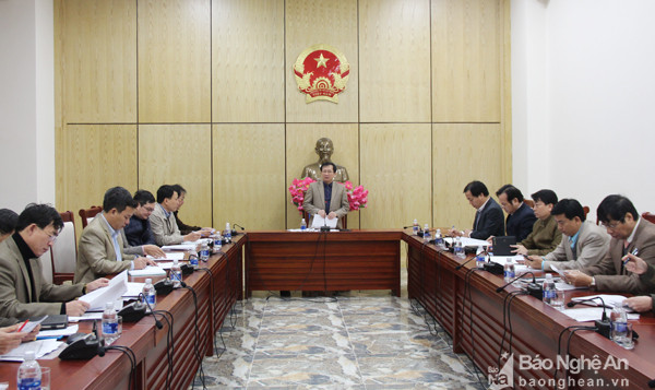Phó Chủ tịch UBND tỉnh Đinh Viết Hồng chủ trì cuộc họp
