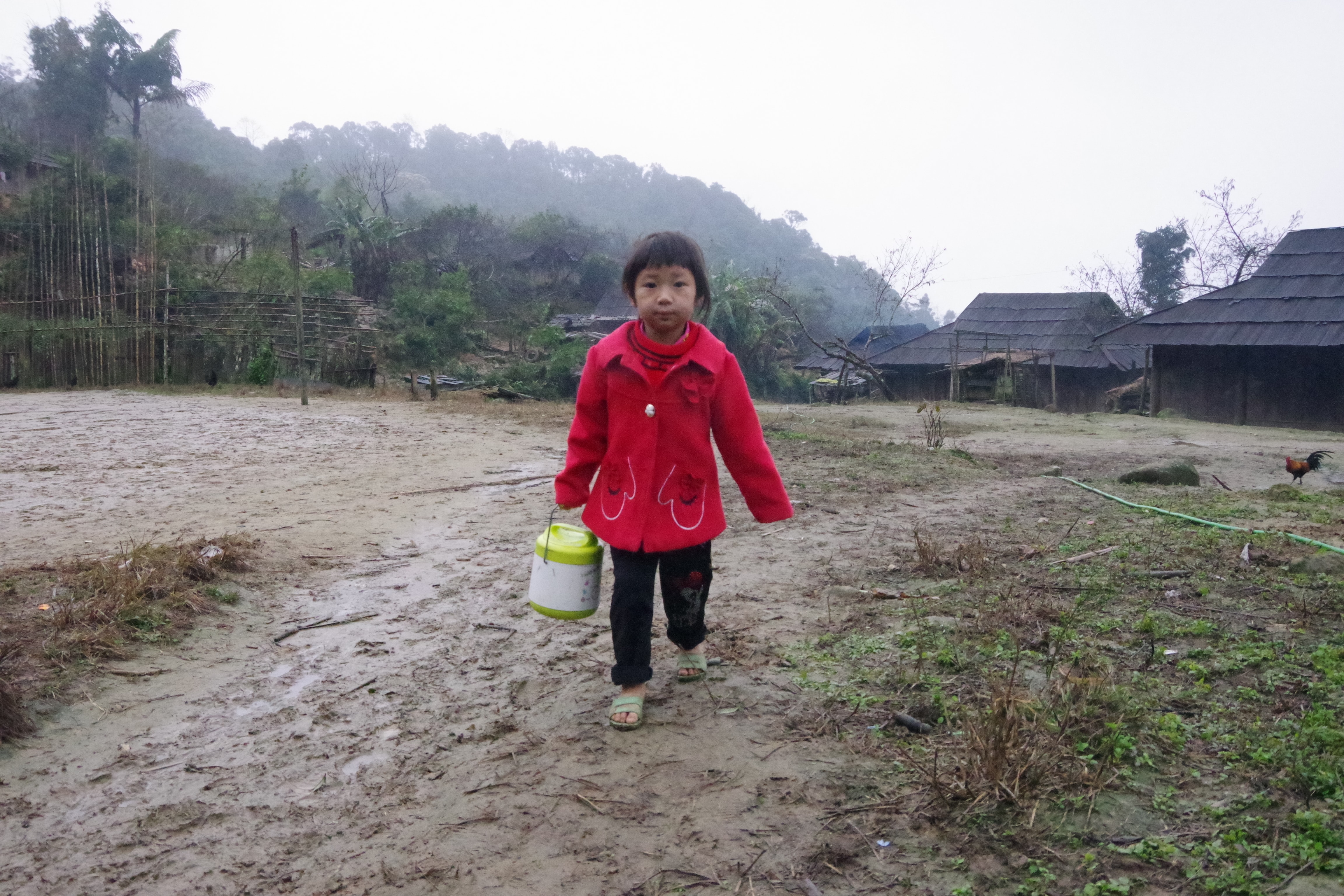 e bé người Mông. Ảnh: Hải Thượng
