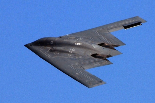 Máy bay ném bom tàng hình B-2 Spirit.guồn: Military.com)