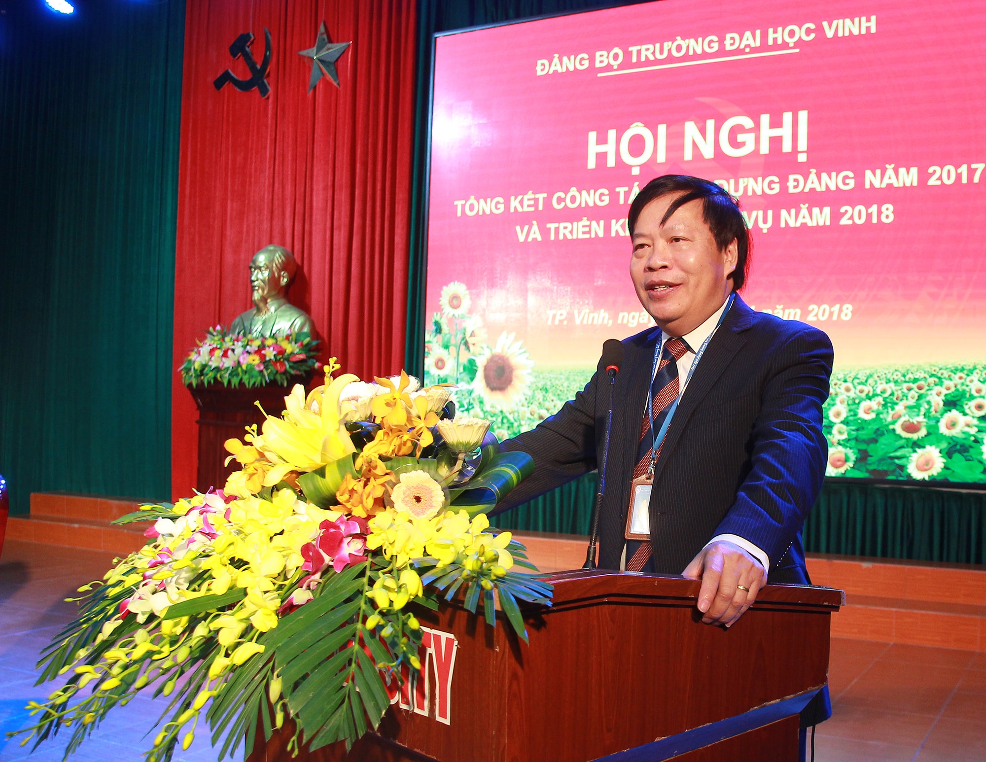 Đồng chí Đinh Xuân Khoa, Bí thư Đảng ủy, Hiệu trưởng nhà trường 