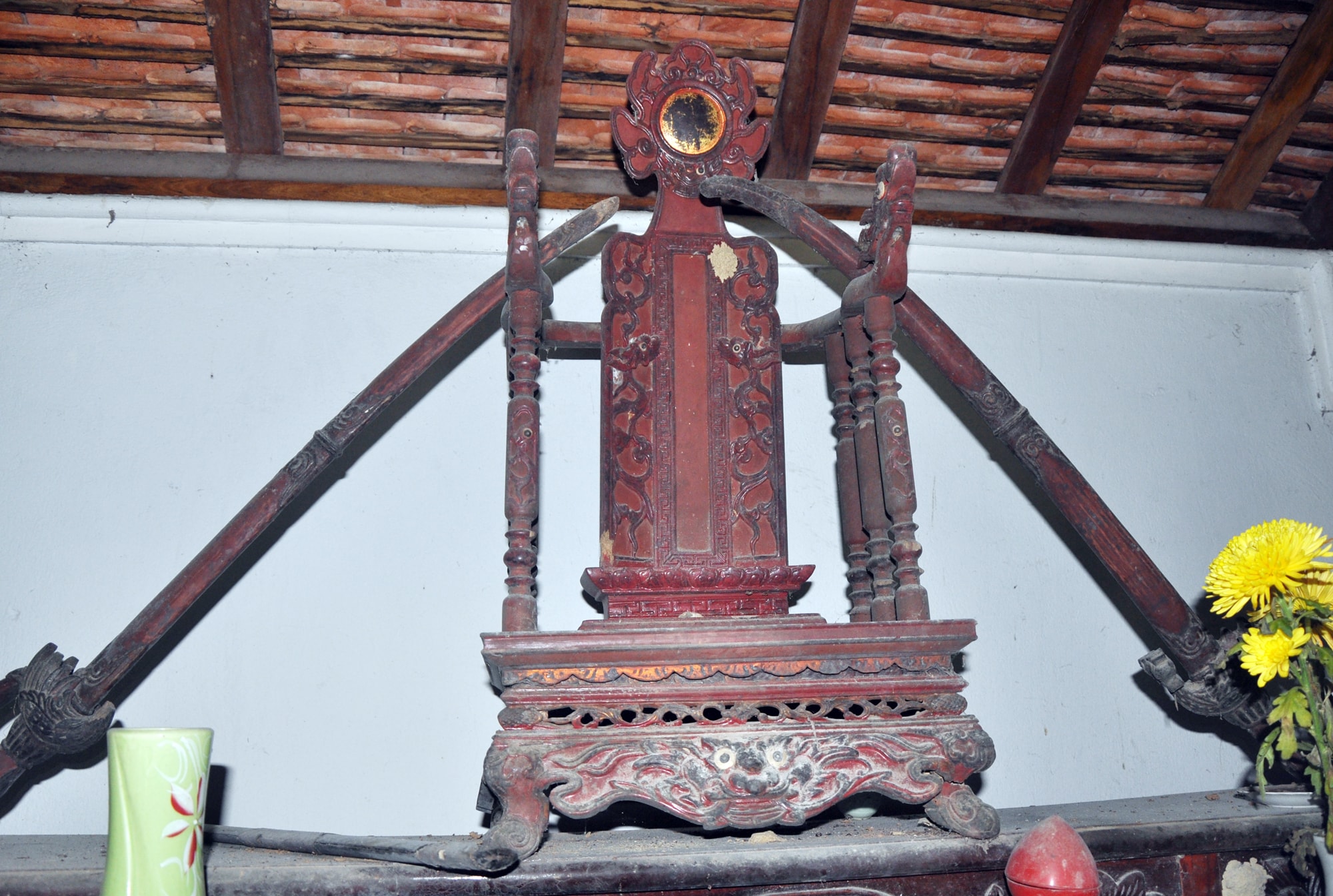 Qua hàng trăm năm, 