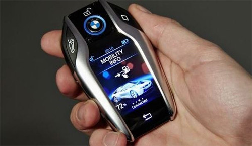 Màn hình hiển thị trên chìa khóa BMW i8.