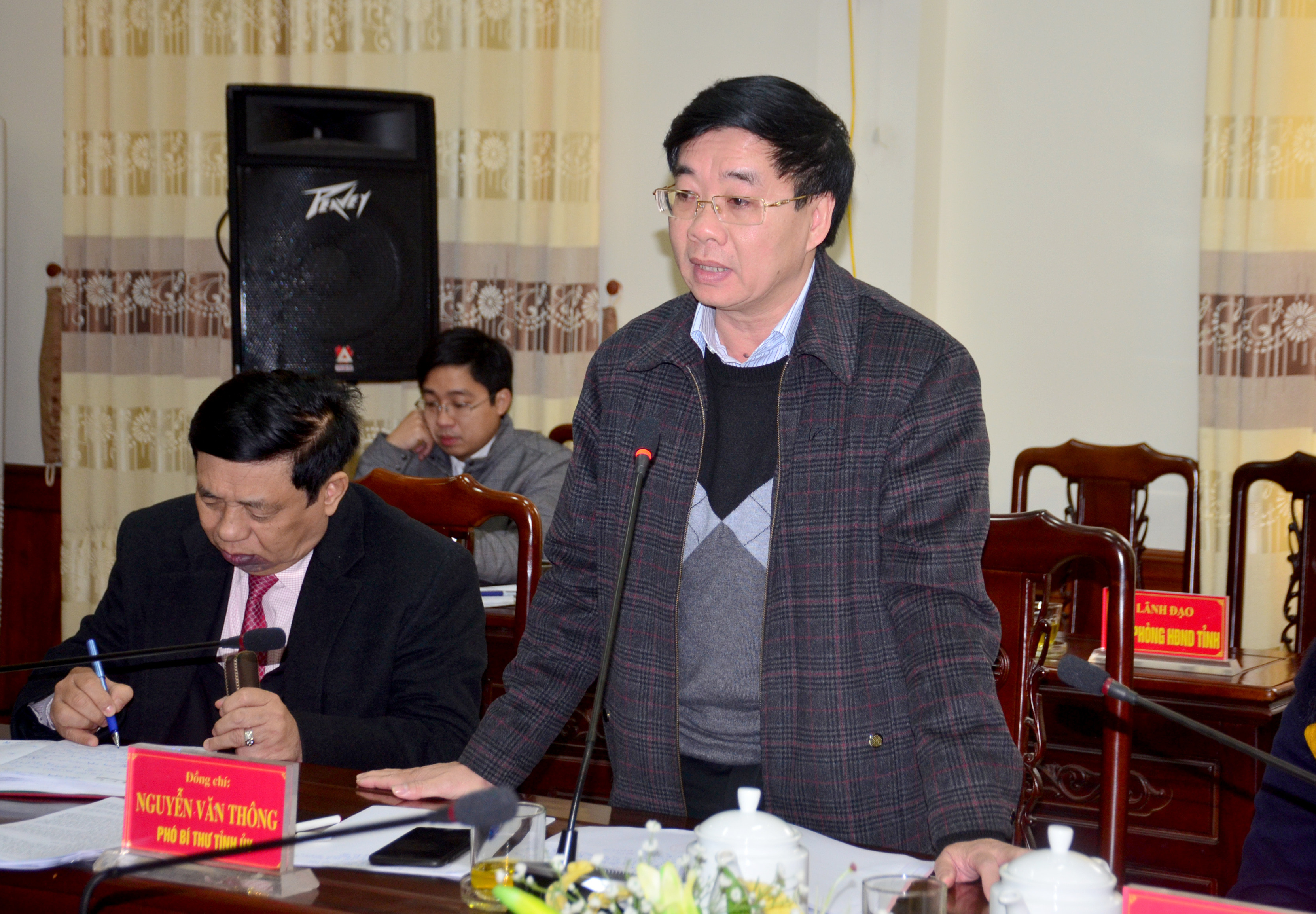 Phó Bí thư Tỉnh ủy Nguyễn Văn Thông phát biểu tại cuộc làm việc. Ảnh: Thành Duy