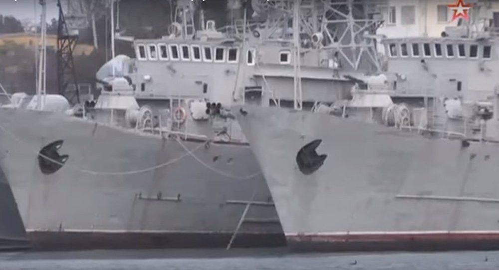 Tàu chiến của Ukraine mắc lại bán đảo Crimea đã xuống cấp.