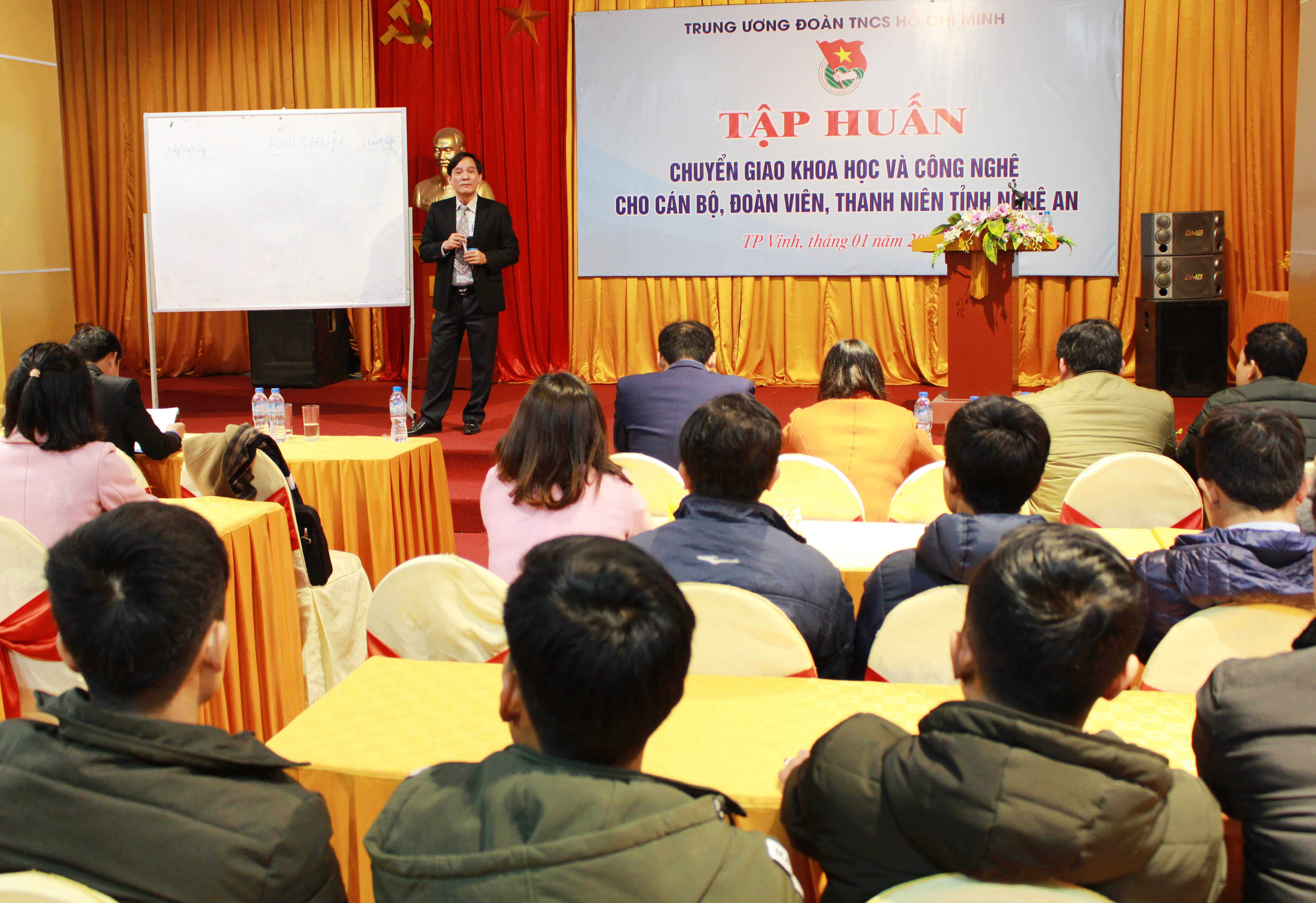  100 học viên là cán bộ, đoàn viên thanh niên tỉnh Nghệ An tham gia buổi tập huấn. Ảnh: Phương Thúy