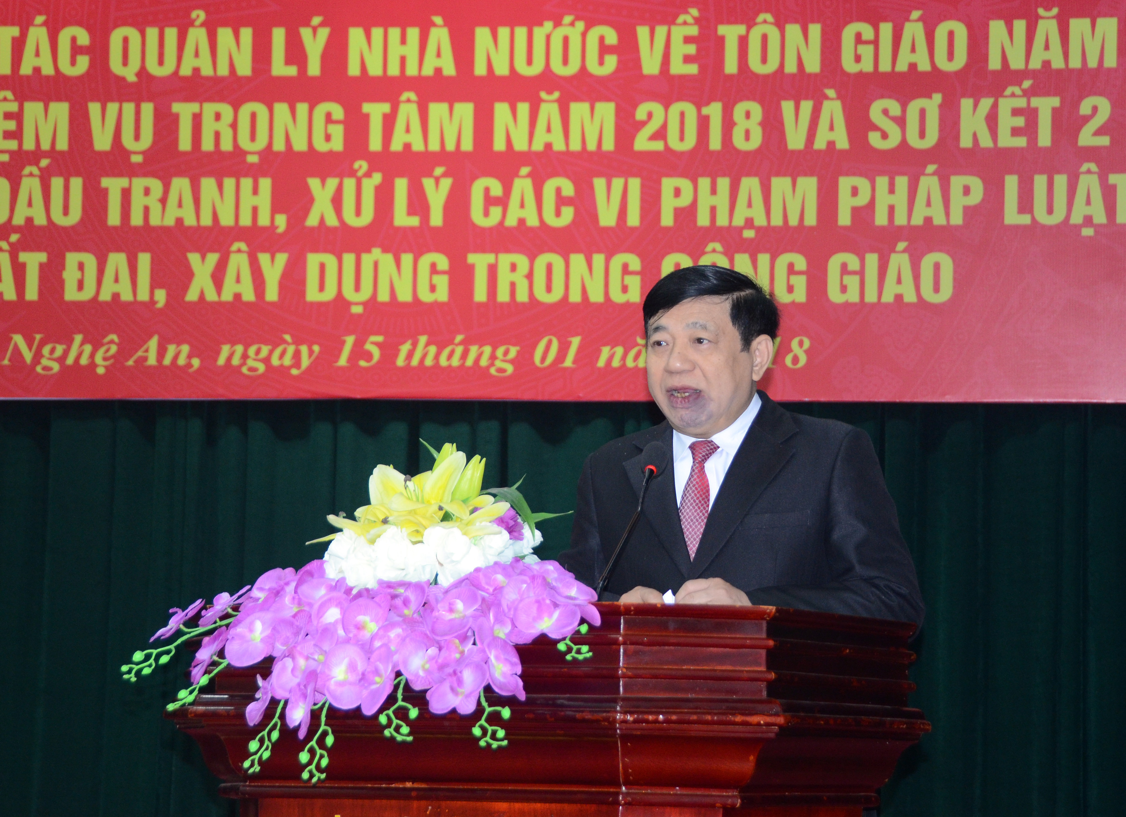 Đồng chí Nguyễn Xuân Đường yêu cầu các cấp ngành cần giải quyết tốt các vấn đề về tôn giáo ngay tại cơ sở. Ảnh: Thành Chung.