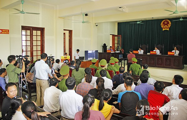 Phiên tòa xét xử bị cáo Nguyễn Văn Oai. Ảnh PV