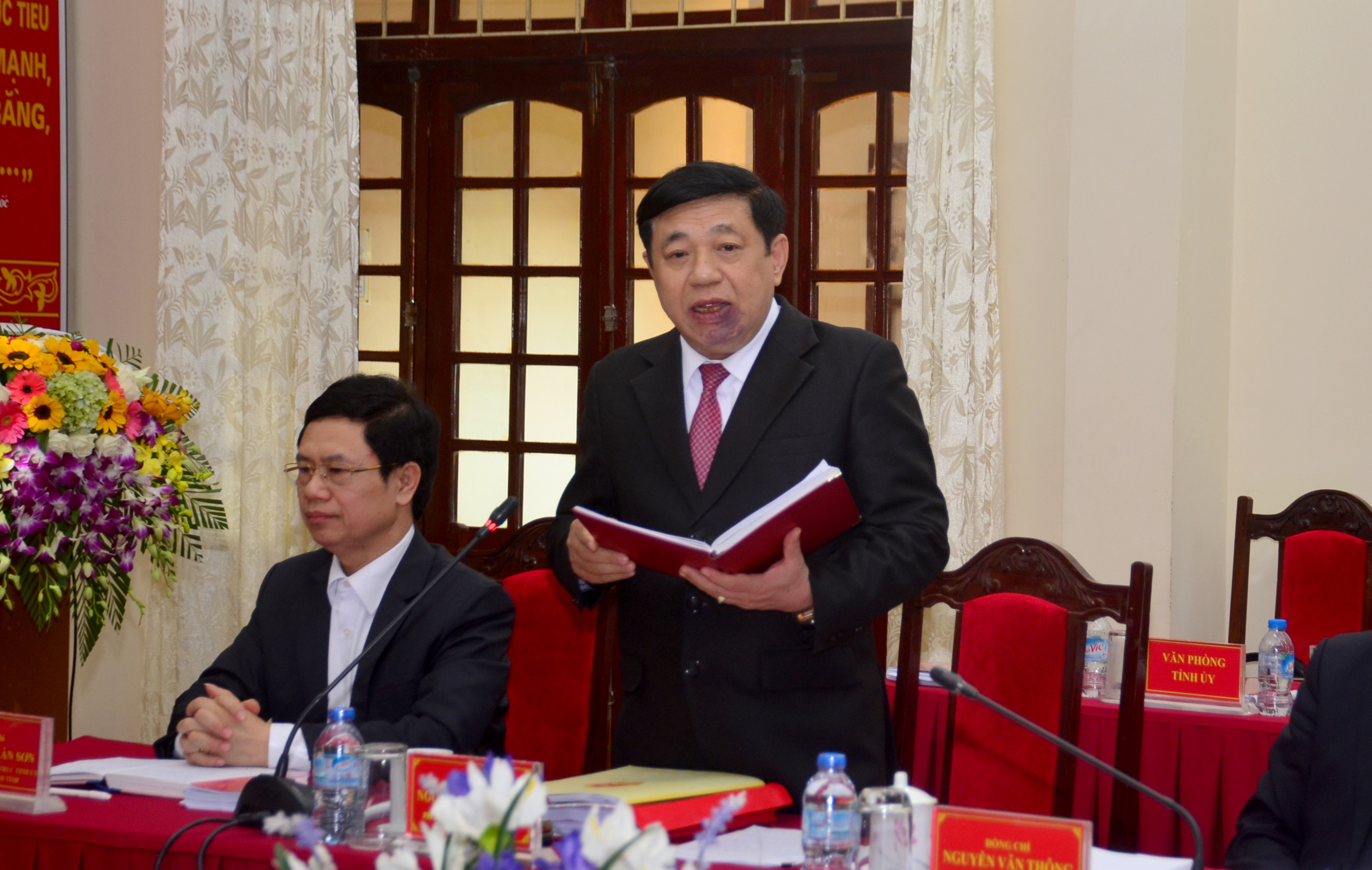 Chủ tịch UBND tỉnh Nguyễn Xuân Đường phát biểu tại hội nghị. Ảnh: Thành Duy