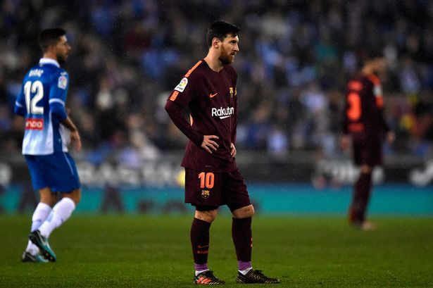 Messi sút hỏng penalty khiến Barcelona thất bại trước Espanyol. Ảnh: Internet