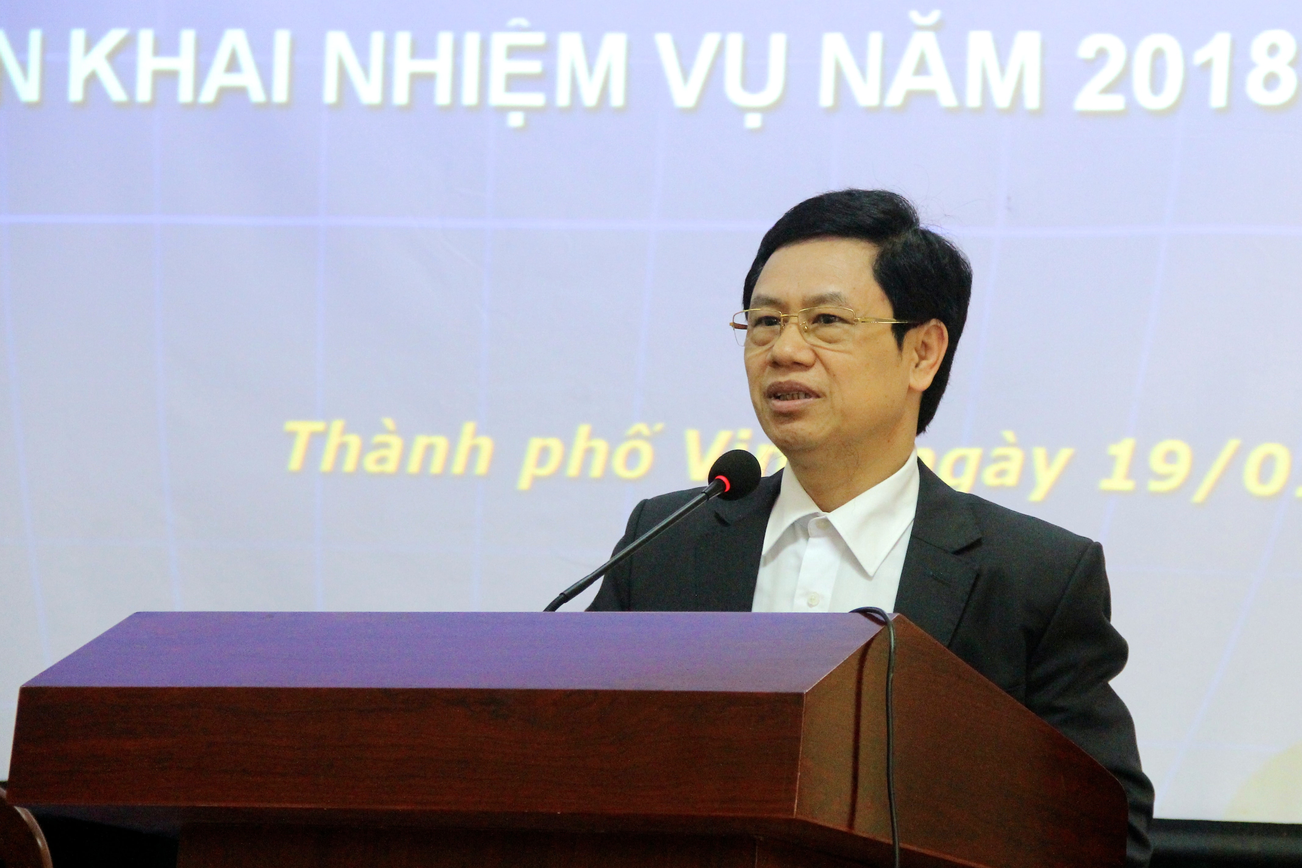 Phó Bí thư Tỉnh ủy Nguyễn Xuân Sơn chỉ đạo công tác tuyên giáo năm 2018. Ảnh: Mỹ Nga.