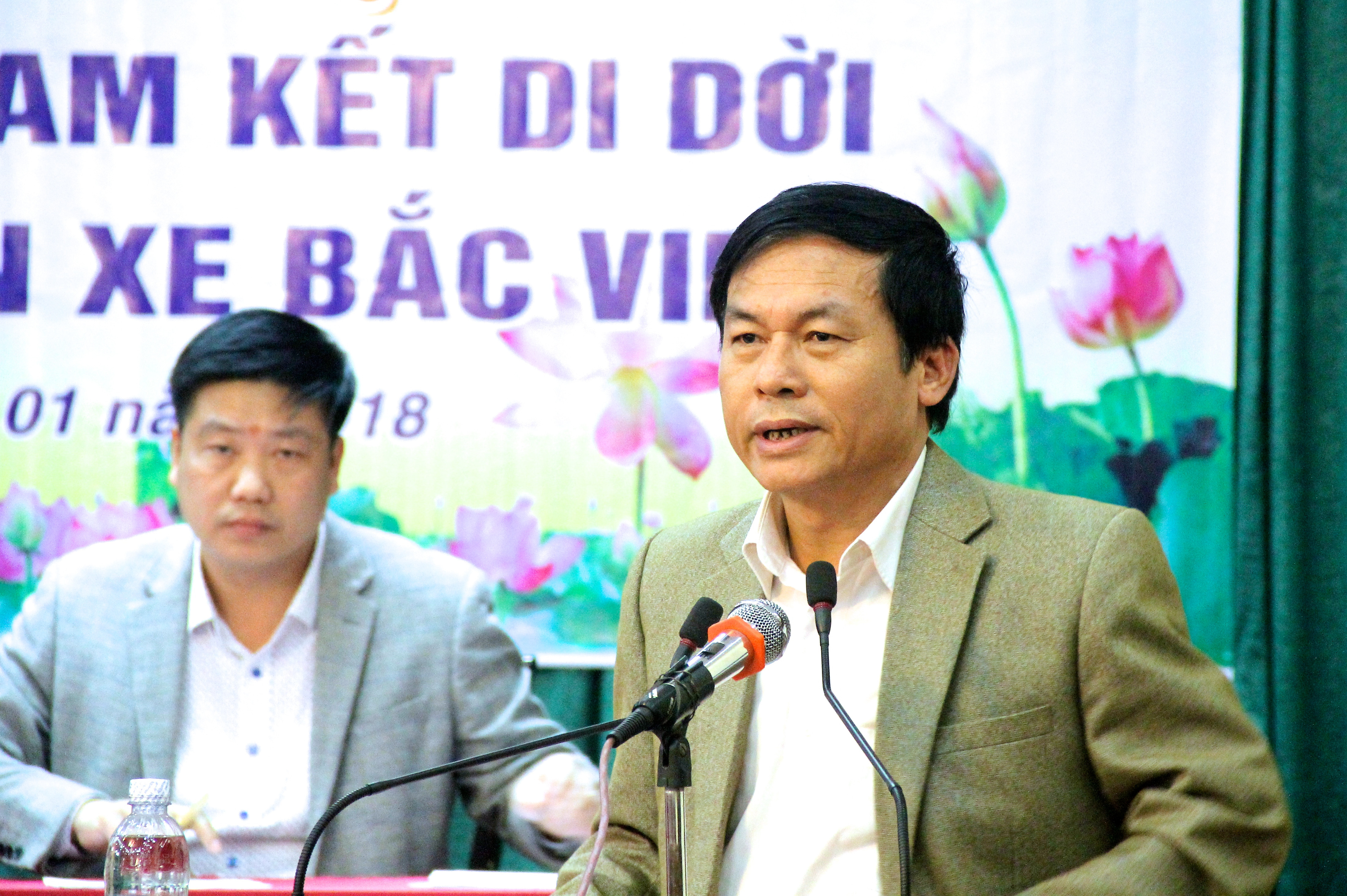 Ông Nguyễn Văn Hùng - Chủ tịch Hiệp hội vận tải ô tô Nghệ An tham gia đóng góp vào kế hoạch di dời bến xe. Ảnh: Thanh Lê