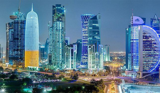 Qatar luôn có trong bảng xếp hạng các quốc gia giàu có nhất thế giới. Thu nhập bình quân đầu người của người dân Qatar vào năm 2016 hơn 3 tỷ đồng/năm. Nguồn thu khổng lồ của quốc gia này vẫn chủ yếu từ dầu mỏ. Năm 2017, GDP bình quân đầu người của Qatar xếp ở vị trí cao nhất, vào khoảng 129,726 USD.