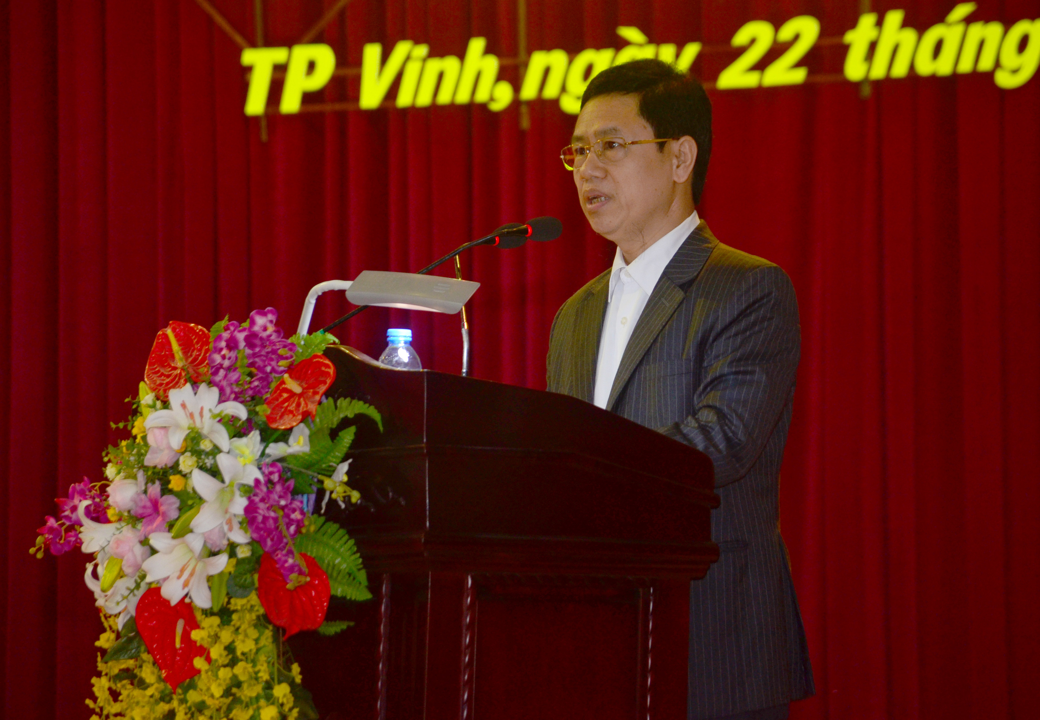 Phó Bí thư Thường trực Tỉnh ủy Nguyễn Xuân Sơn trình bày báo cáo tổng kết công tác xây dựng Đảng năm 2017 và định hướng năm 2018. Ảnh: Thành Duy