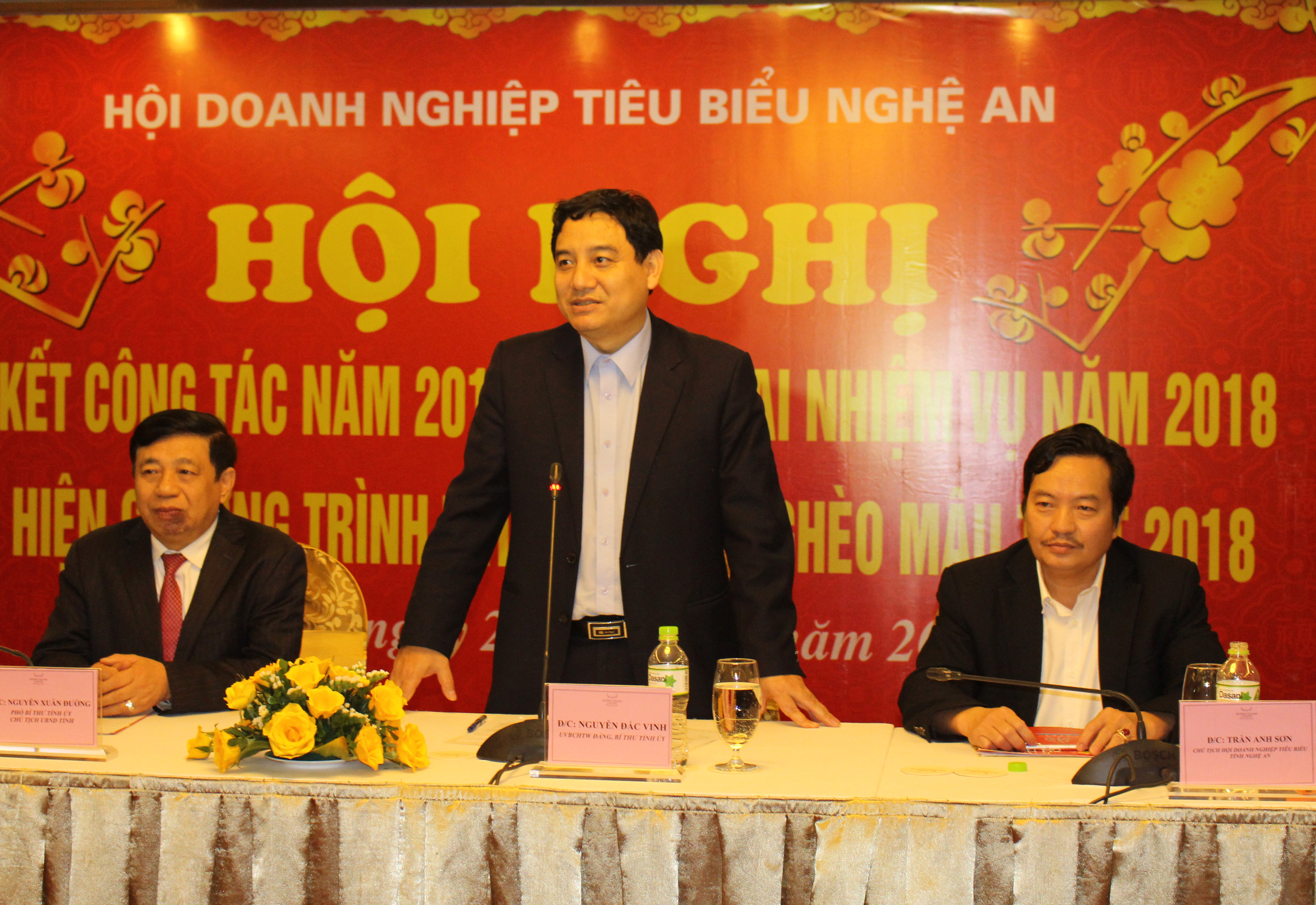 Bí thư Tỉnh ủy Nguyễn Đắc Vinh phát biểu cảm ơn cộng đồng doanh nghiệp quan tâm ủng hộ Tết vì người nghèo. Ảnh: Thu Huyền
