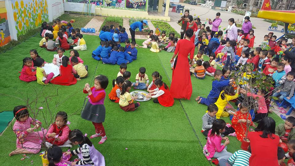  Cũng tại ngày hội, các bé còn tham gia các hoạt động văn nghệ, hát múa, các trò chơi dân gian vui nhộn. Ảnh: Minh Thái