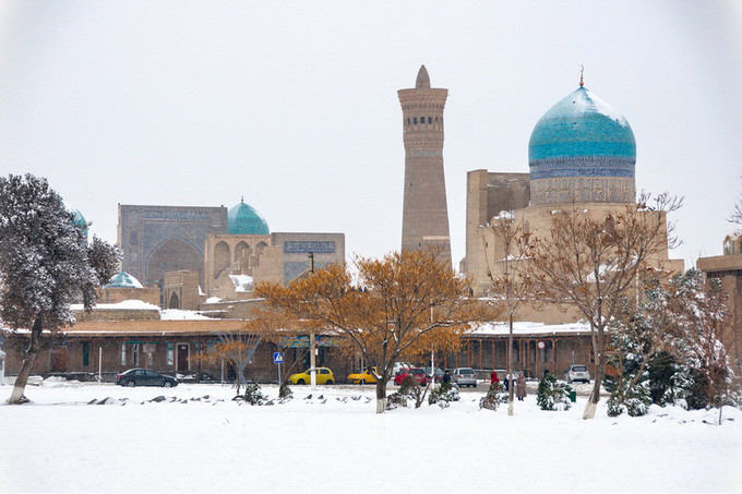 Nằm ở trung tâm của khối lục địa Á – Âu, Uzbekistan có kiểu khí hậu lục địa khắc nghiệt với nhiệt độ chênh lệch lớn giữa các mùa và các vùng, theo Bradt Guides.