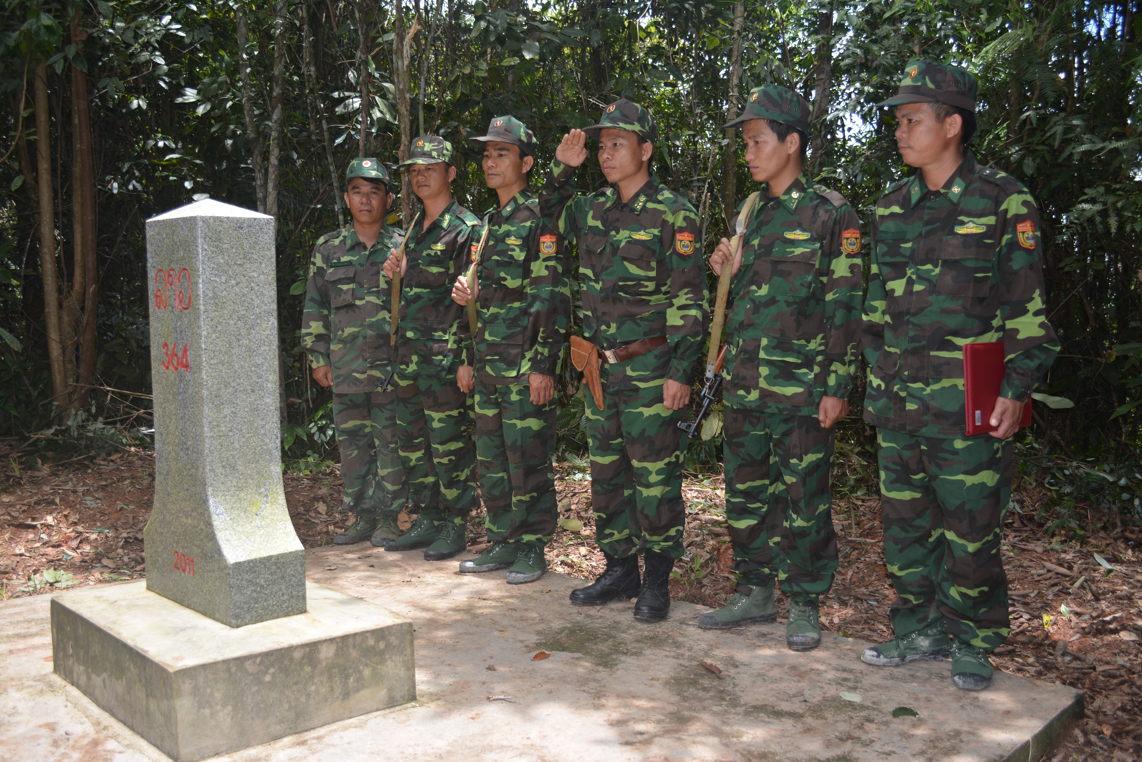 Lực lượng BĐBP tuần tra đường biên giới, cột mốc. Ảnh: Hải Thượng