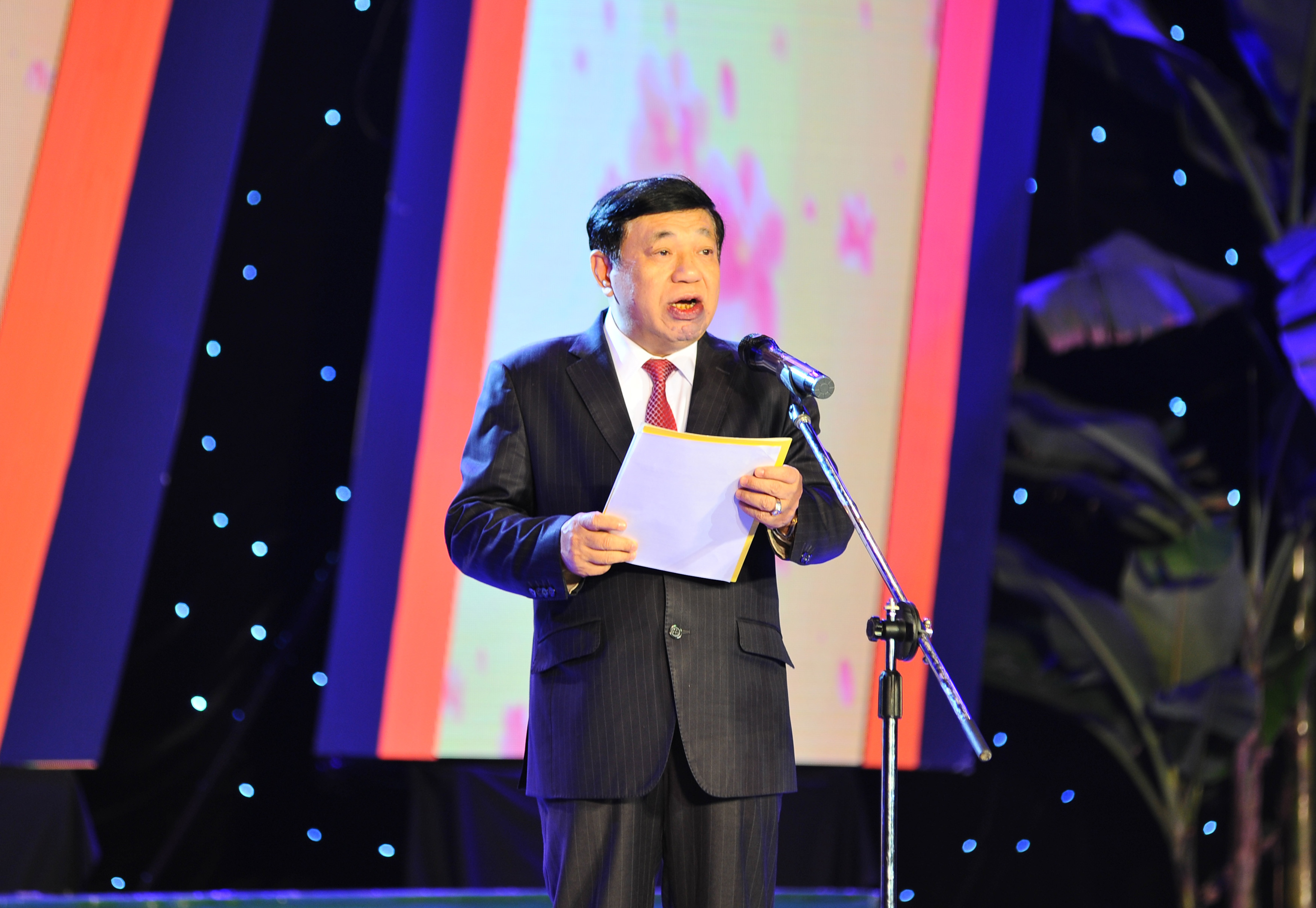 Chủ tịch UBND tỉnh Nguyễn Xuân Đường phát biểu tại chương trình. Ảnh: Thành Cường