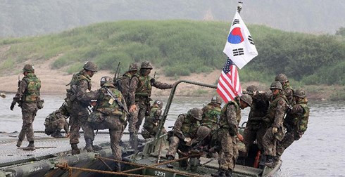 Quân đội Hàn Quốc và Mỹ tập trận chung ngày 20/8/2017. Ảnh: Alwaght.