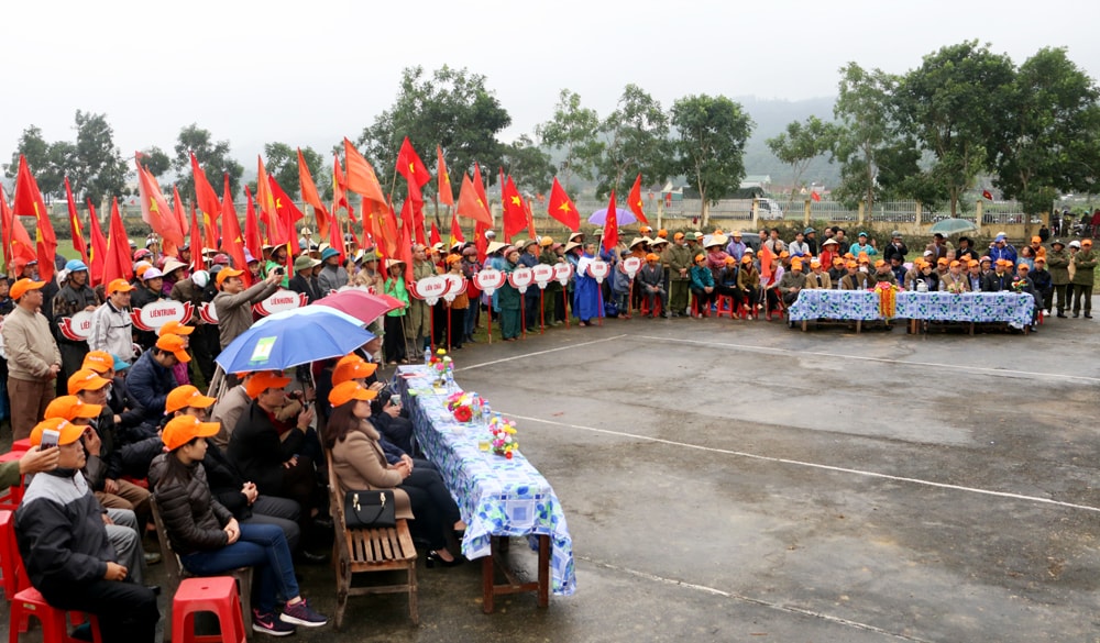 bna_mặc dù thời tiêt mưa lạnh nhưng ngày hội thu hút lượng hội viên đông đảo, được tổ chức khá trang trọng, độc đáo và thành công, ảnh Lâm Tùng