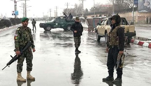 Lực lượng an ninh Afghanistan đã được triển khai đến hiện trường sau loạt vụ nổ gần học viện quân sự Marsahal Fahim. Ảnh: Gufl Times.