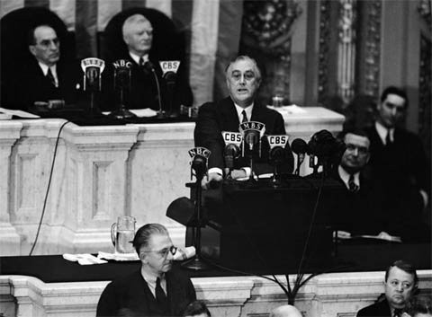 Tổng thống Franklin D. Roosevelt đang phát biểu trước Quốc hội ở Washington ngày 4/1/1939. Ông nói về 