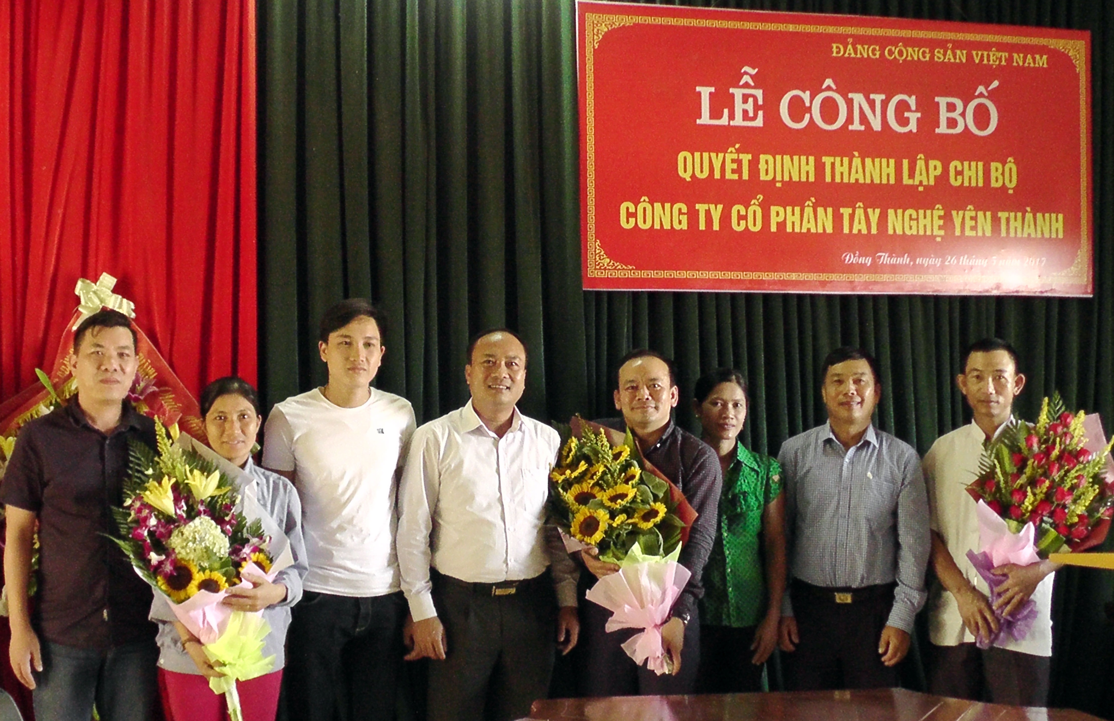 Lễ công bố và ra mắt chi bộ đảng Công ty cổ phần Tây Nghệ Yên Thành. Ảnh: Thái Dương