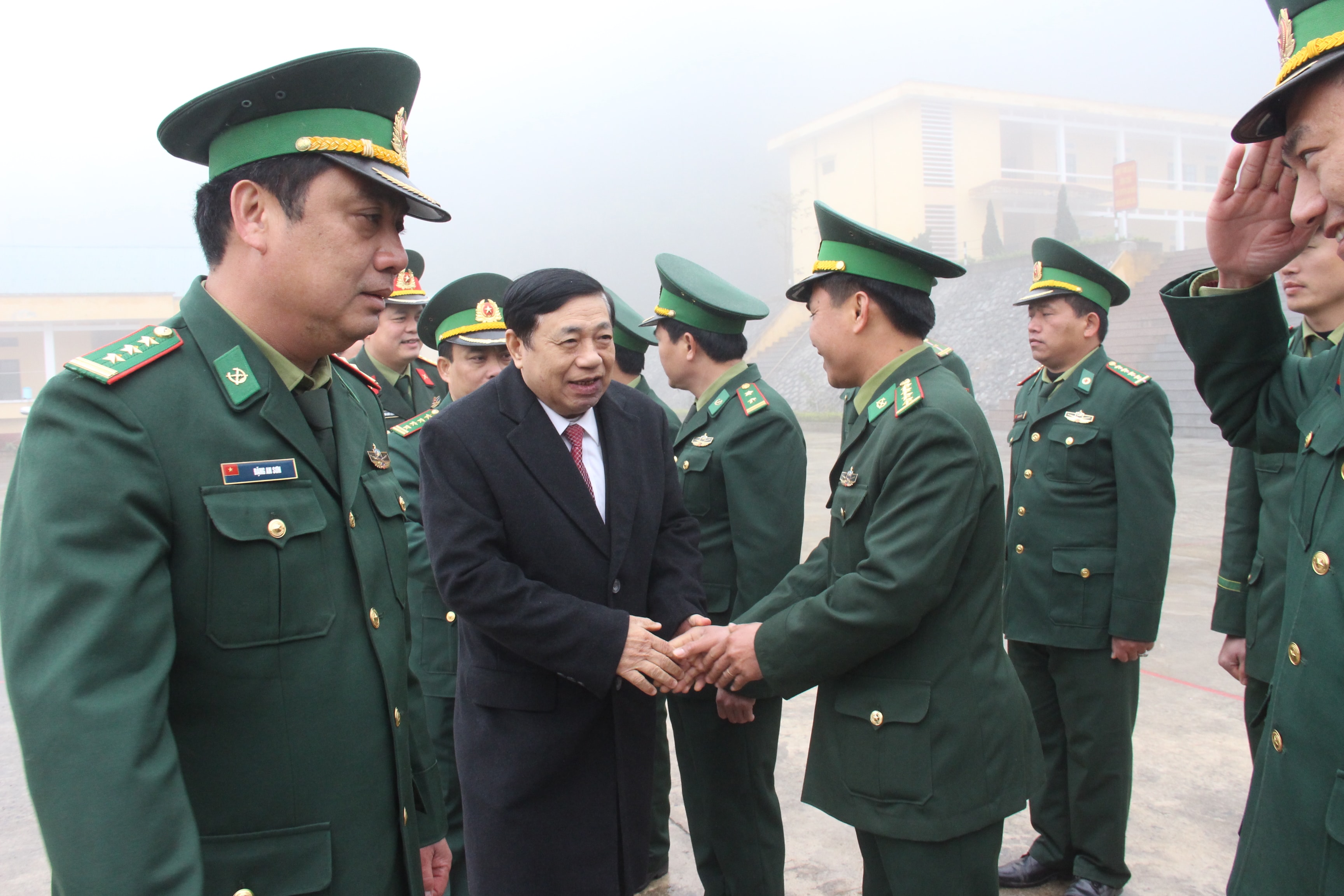 Đoàn công tác đến chúc tết cán bộ chiến sỹ Đồn