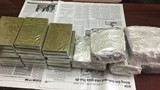 Nghệ An: Bắt 2 đối tượng xách 20 bánh heroin, 05 kg ma túy đá từ Lào về Việt Nam