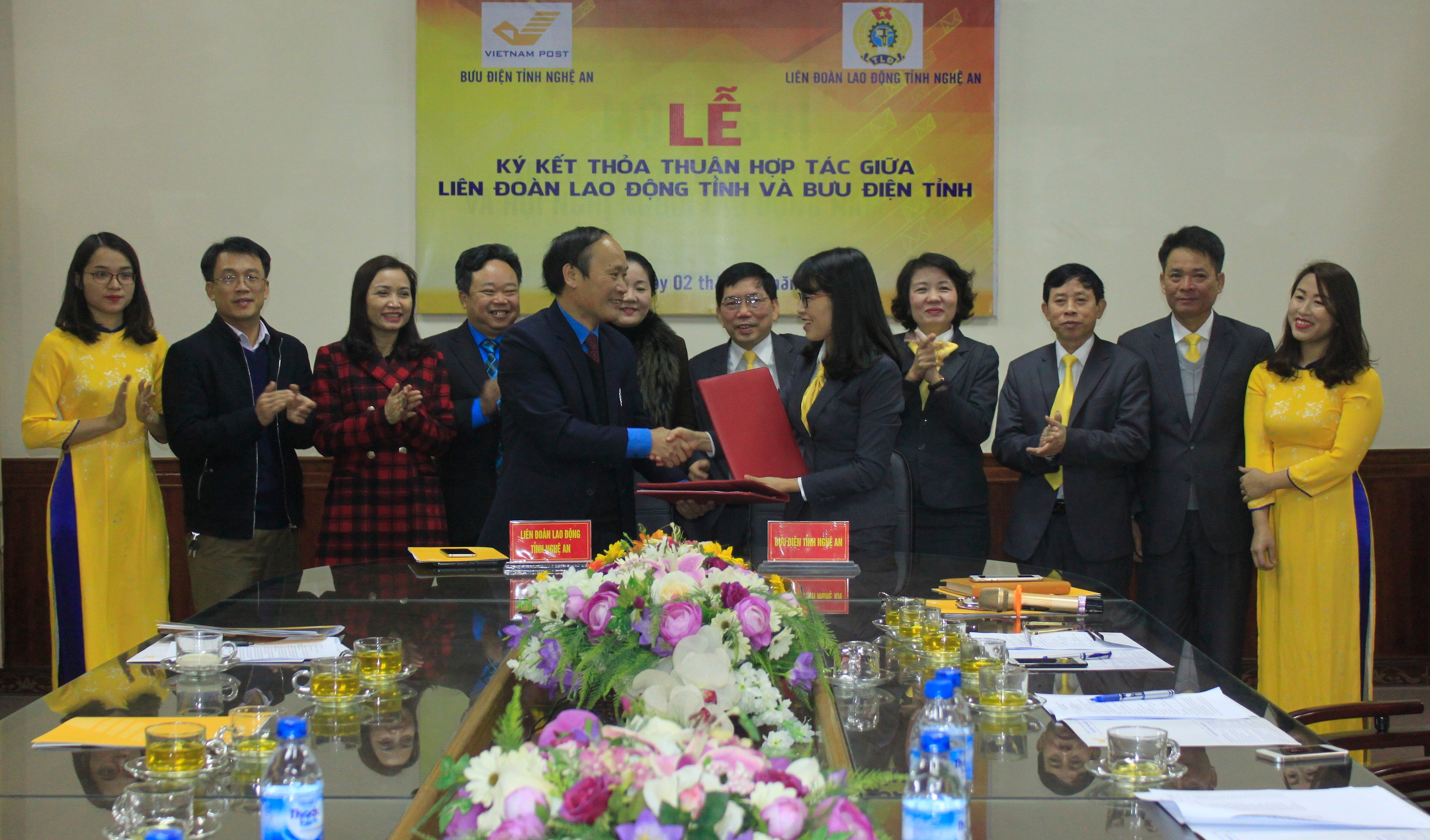 Ký kết thỏa thuận.