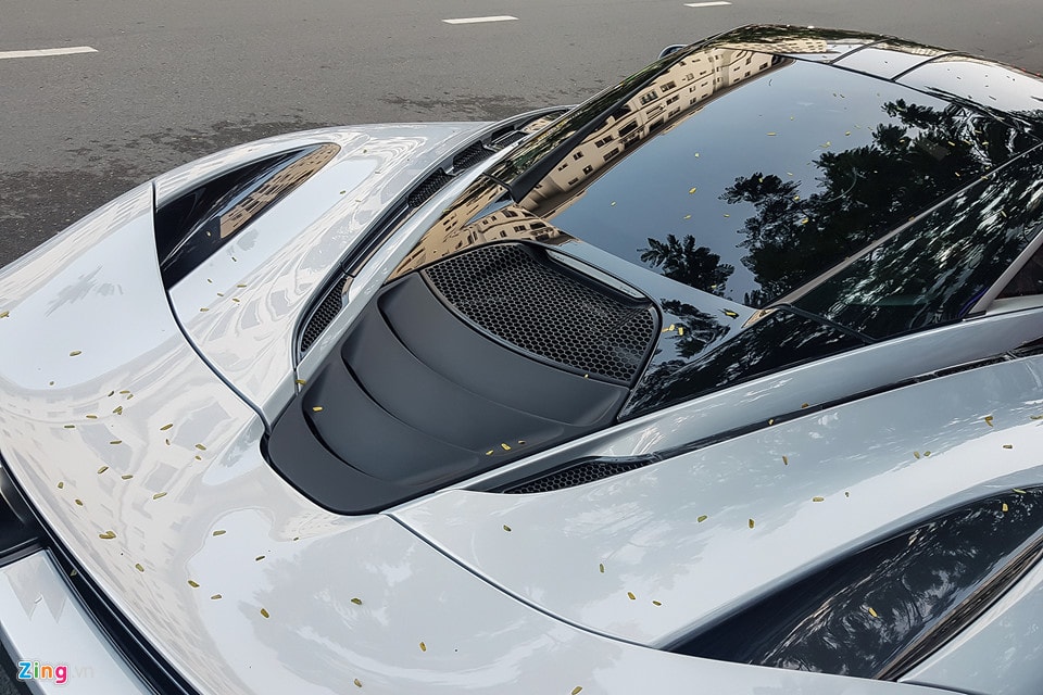 Sieu xe McLaren 720S lan dau xuat hien tren duong Sai Gon hinh anh 8