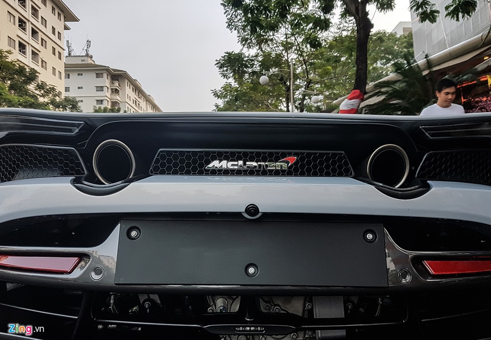 Sieu xe McLaren 720S lan dau xuat hien tren duong Sai Gon hinh anh 4