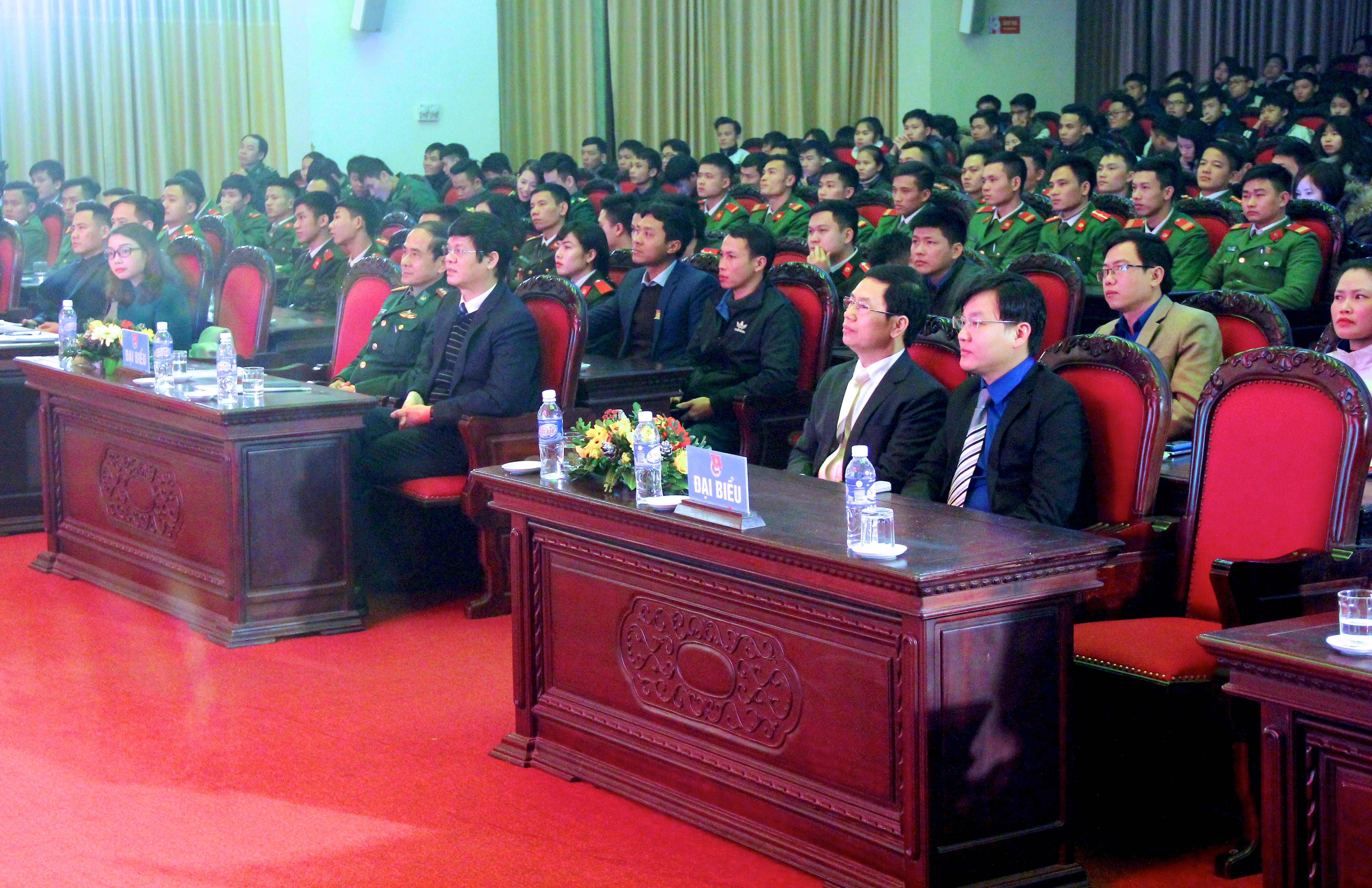 Tham dự có đồng chí Nguyễn Xuân Sơn – Phó Bí thư thường trực Tỉnh ủy, Chủ tịch HĐND tỉnh; Lê Xuân Đại – Ủy viên Ban Thường vụ Tỉnh ủy, Phó Chủ tịch thường trực UBND tỉnh; Phạm Tuấn Vinh – Bí thư Tỉnh đoàn; các đồng chí trong BTV Tỉnh đoàn, cùng 750 Đoàn viên thanh niên trên địa bàn tỉnh. Ảnh: Mỹ Nga