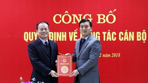 Trao quyết định nhân sự tại tỉnh Bắc Giang.